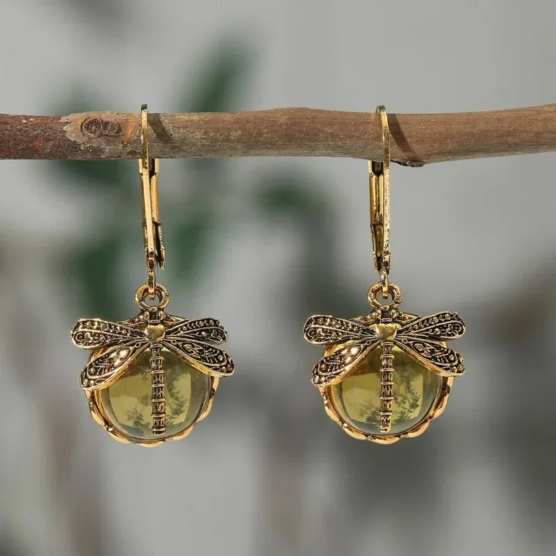 Boucles D Oreilles Libellule Antique En Laiton Avec Cabochons Cristal Bleu Pâle Et Crochet Doré