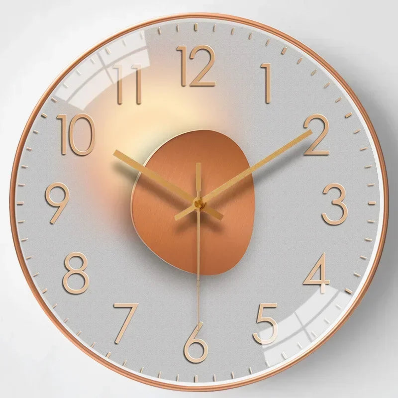 Horloge Murale Moderne En Verre Et Métal Avec Finition Dorée Et Cadran Dégradé Et Repères Minimalistes