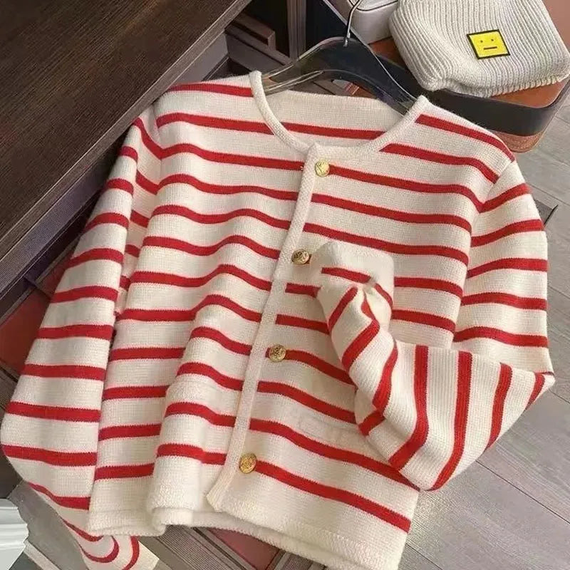 Cardigan Tricot Nyla Avec Rayures Classiques Par Amawinc Pour Style Parisien Et Polyvalent