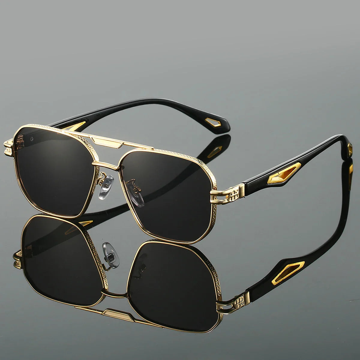 Lunettes De Soleil Rylee Dégradé À Monture Noire Avec Charnière Double Or Et Verres Carrés