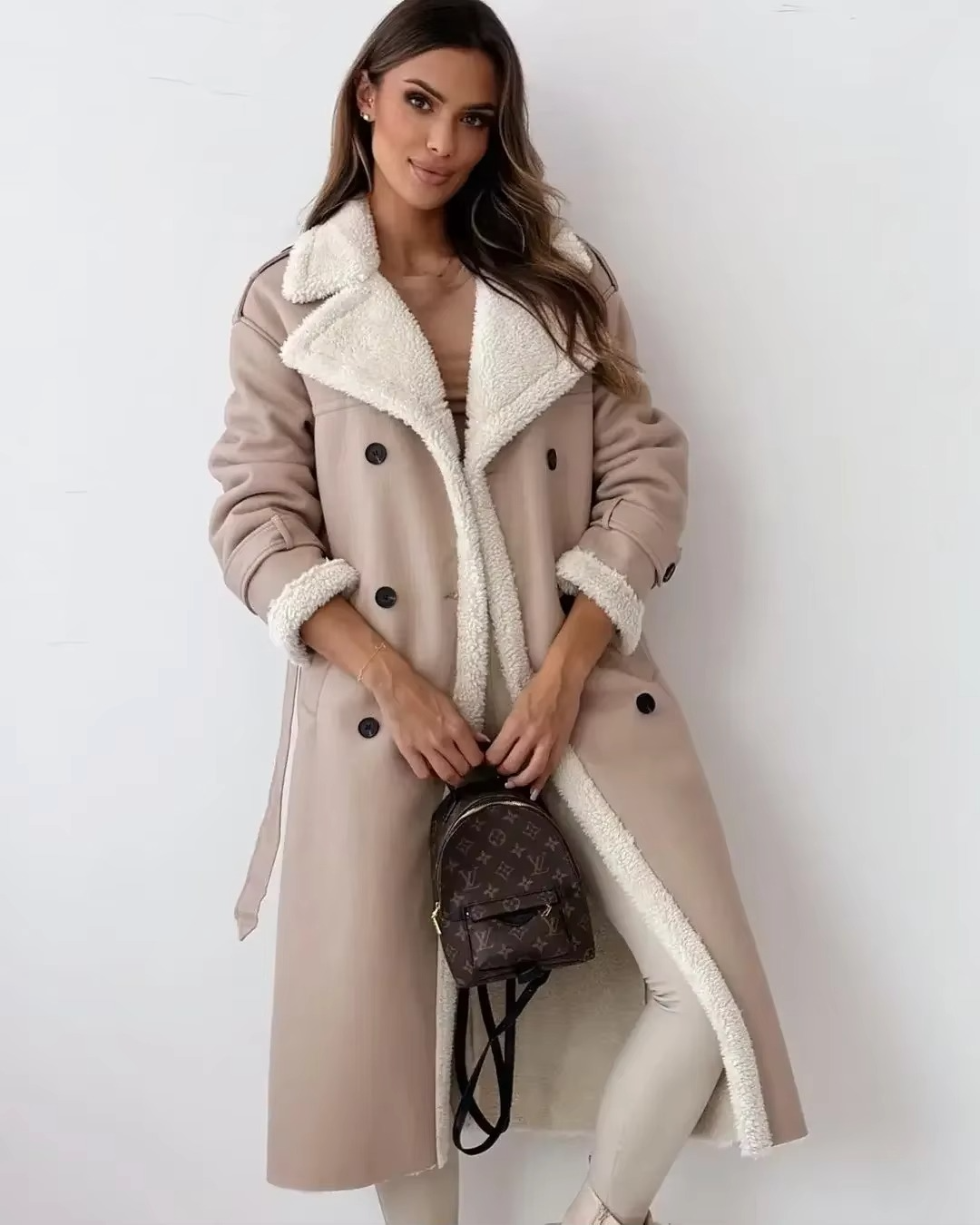 Manteau Trench Femme En Cuir PU Peluche Doublure Avec Col Debout Et Double Boutonnage