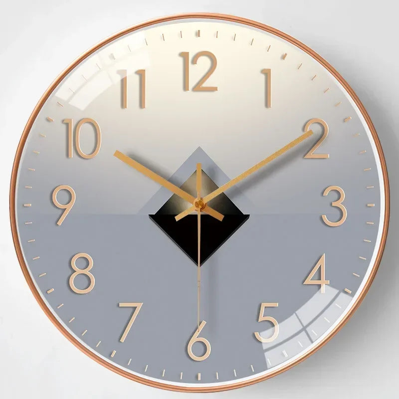 Horloge Murale Moderne En Verre Et Métal Avec Finition Dorée Et Cadran Dégradé Et Repères Minimalistes