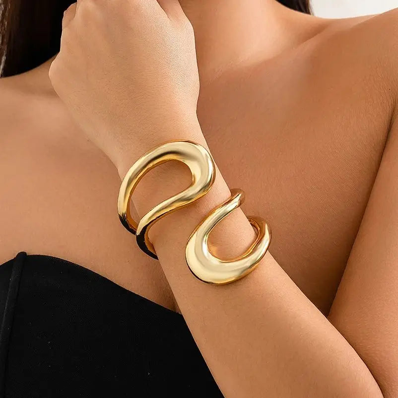 Damen-Armband Susanne: Klassisch, geometrisch, gedreht und offen
 - Krohn-e