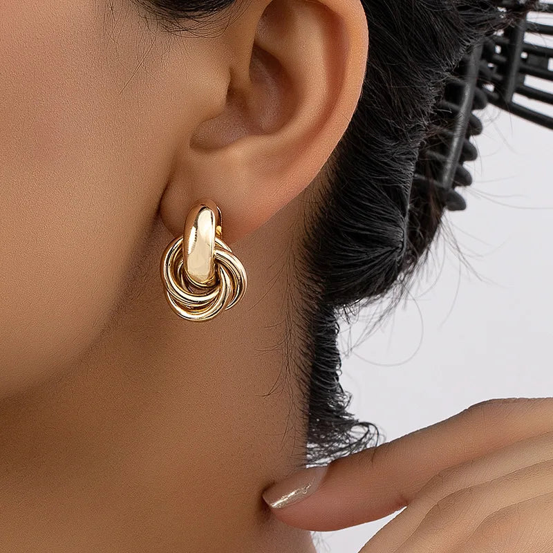 Boucles D Oreilles Atomica Mini Anneaux Minimalistes Brillants Qui Illumine Le Visage Et Apporte Élégance Instantanée Sans Ternissure