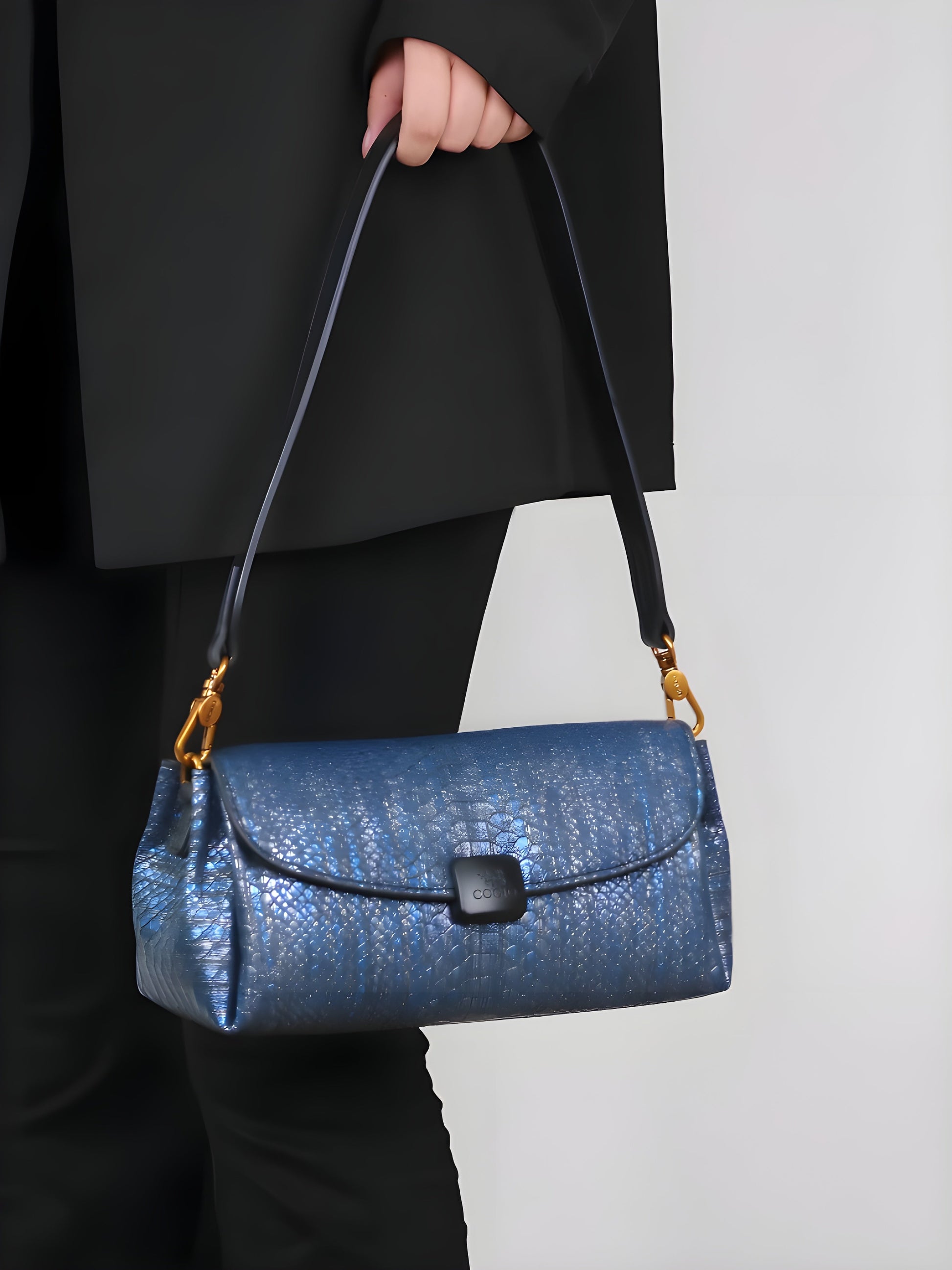 Embossed Snake-Print Shoulder Bag - Amawinc