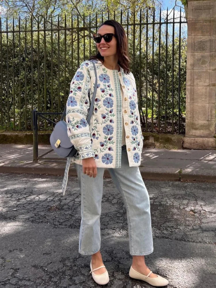 Veste Femme Broderie Florale Col Rond Manches Longues Coupe Droite Amawinc Élégante