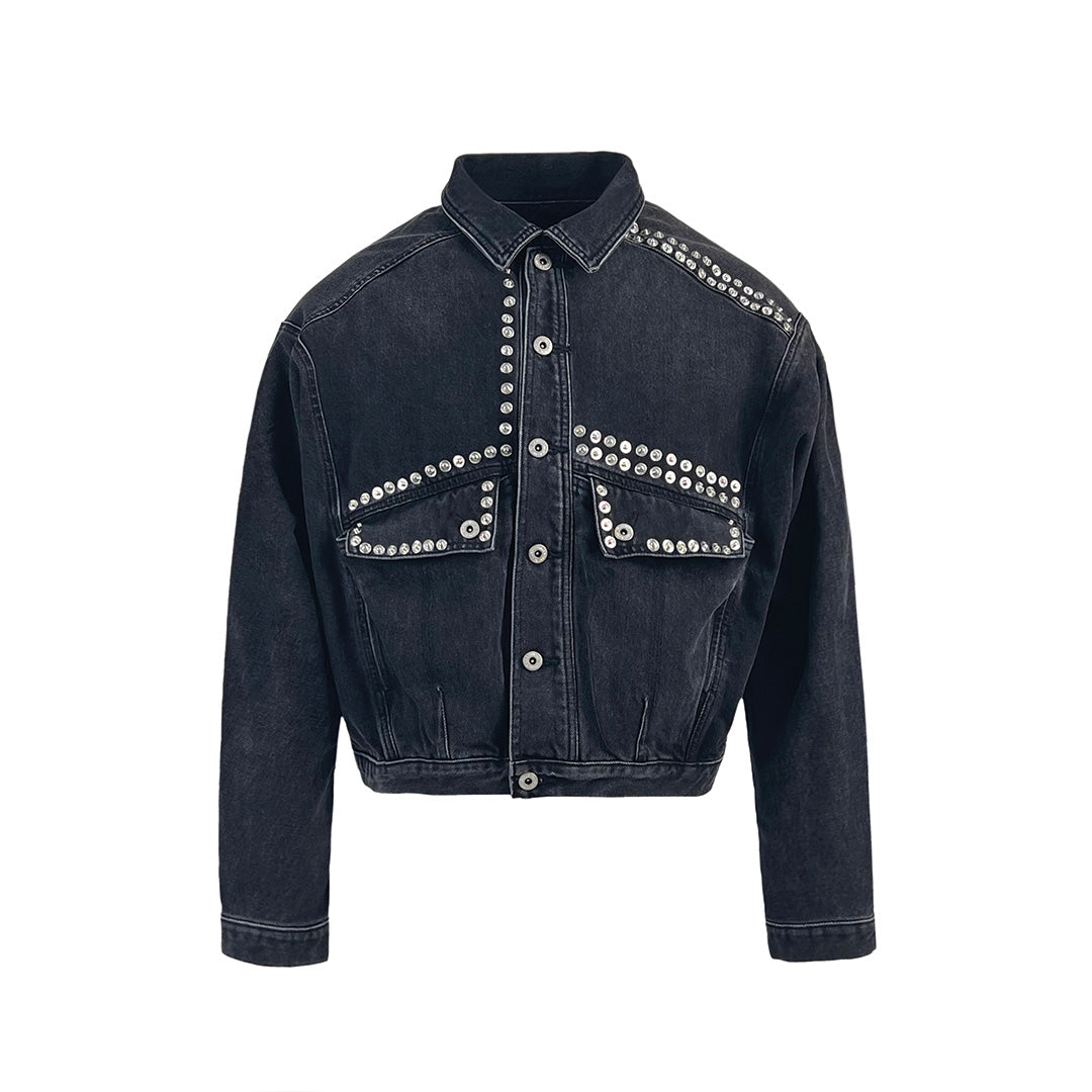Veste En Denim Lavé Épais À Rivets Multiples Et Silhouette Structurée Pour Un Style Moderne