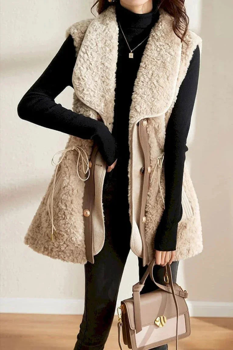 Gilet en Laine Peluche Alexis avec Boutons Dorés Élégants et Col Large Chic pour Femme Confortable et Moderne