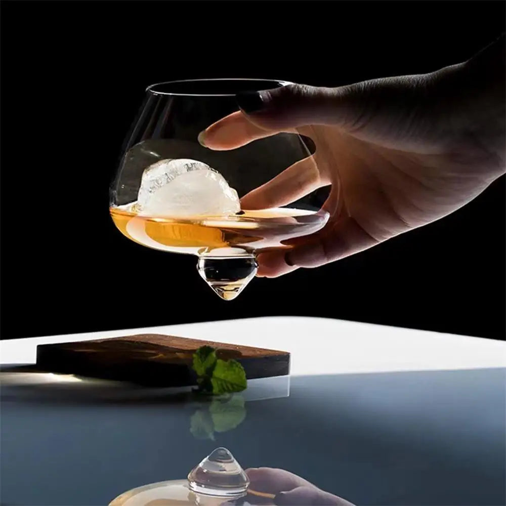 Verre Dane Pour Whisky Avec Rotation Sur Socle Pour Une Expérience Sensorielle Visuelle Et Ludique
