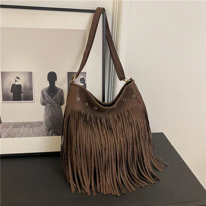 Sac À Épaule Maria Franges Boho Faux Suede Avec Détails Œillets Et Longues Franges Amawinc