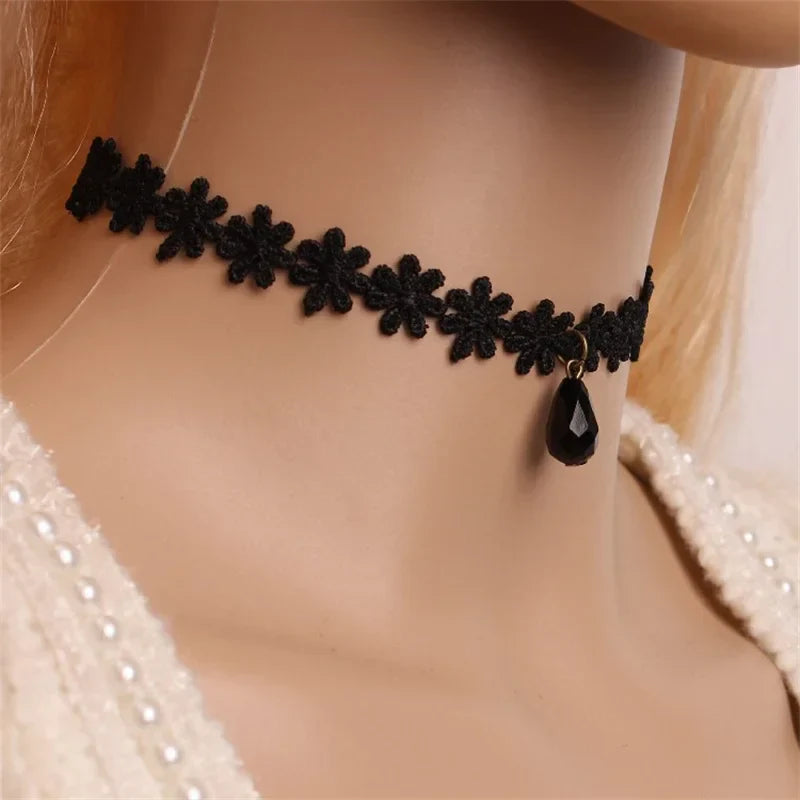 Collier Gothique Eclipse Avec Texture Velours Dentelle Fine Boucle Réglable Pendentifs Imposants Léger Et Confortable