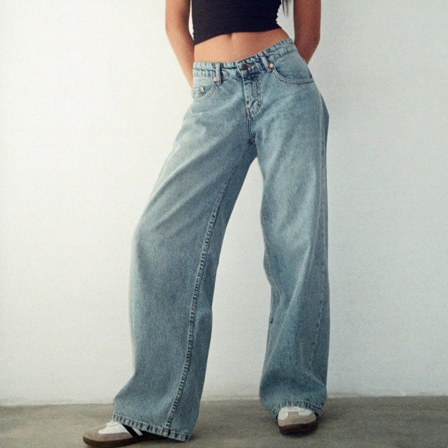Jean Femme À Taille Moyenne Coupe Droite Vintage Lavé Pour Femmes Confort Durable Et Style Quotidien
