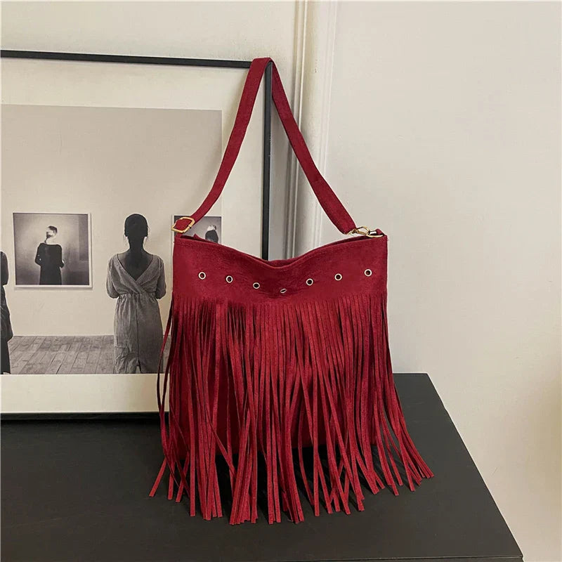 Sac À Épaule Maria Franges Boho Faux Suede Avec Détails Œillets Et Longues Franges Amawinc