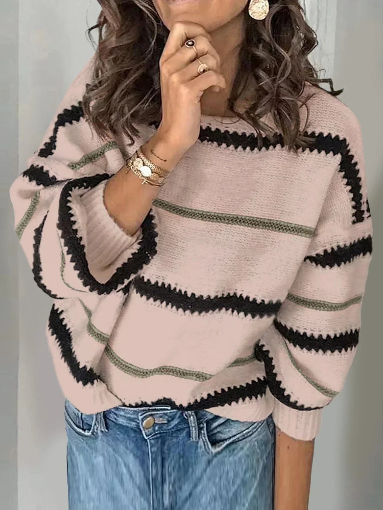 Damenoberteil mit Streifen und Rüschen