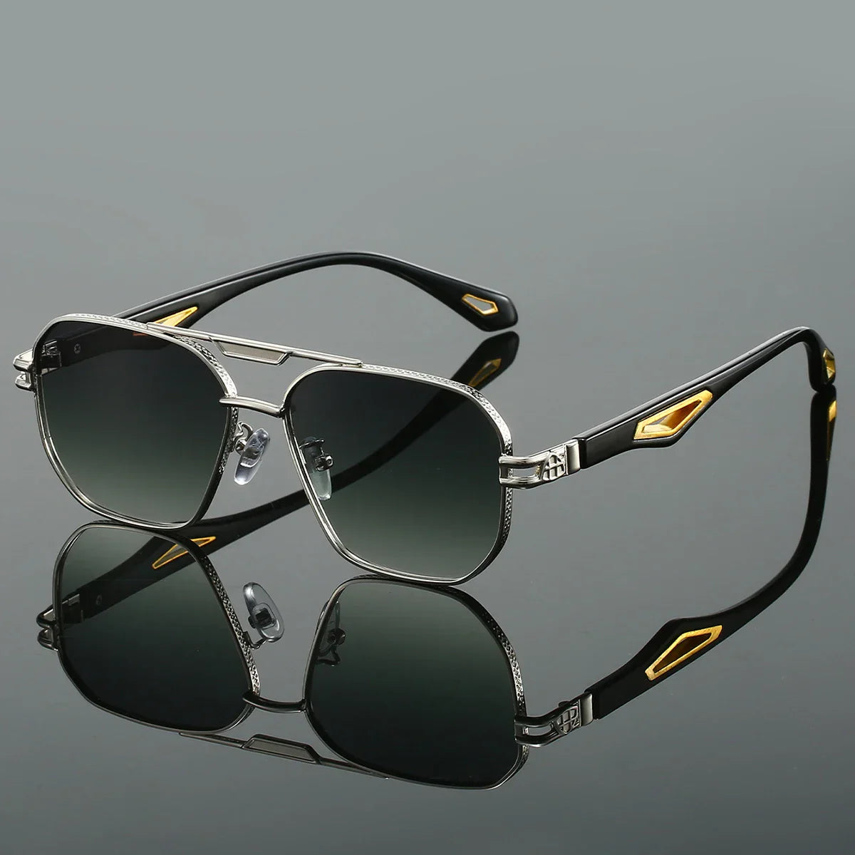 Lunettes De Soleil Rylee Dégradé À Monture Noire Avec Charnière Double Or Et Verres Carrés