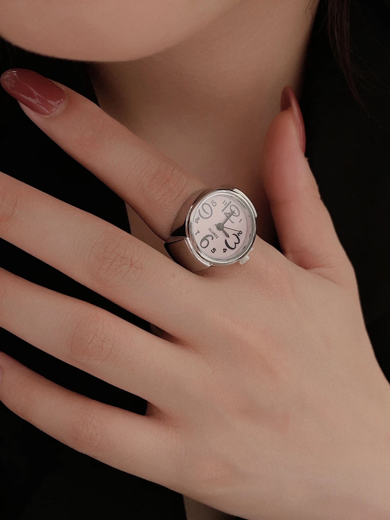 Montre Bague Élégante Résistante À La Rouille En Acier Disponible En Plusieurs Designs