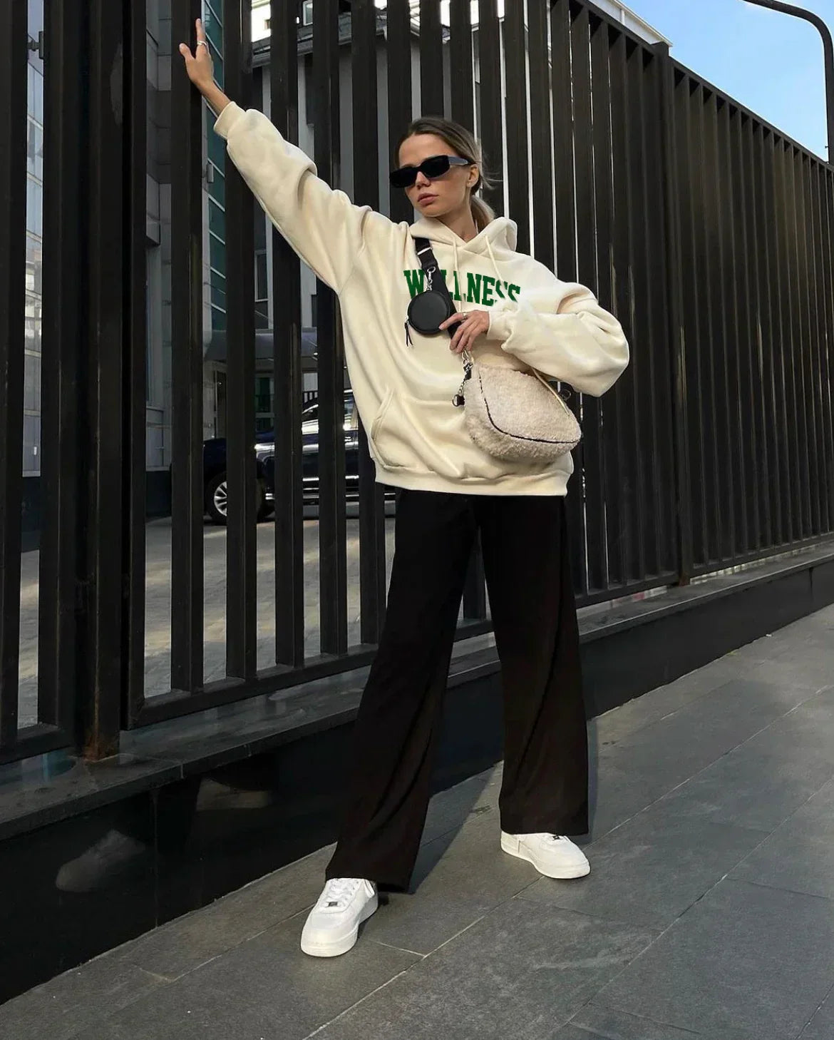 Damen Kapuzenpullover mit Buchstabenprint und langen Ärmeln von Fudus