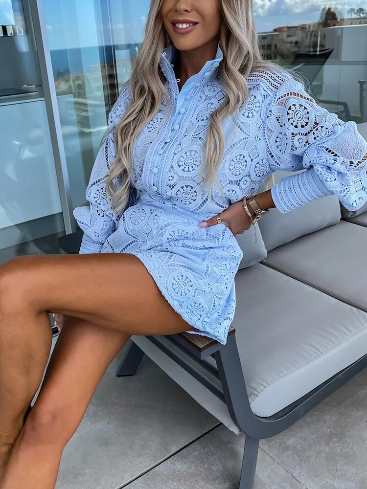 Krizelle: Spitzenbluse und Shorts im Set