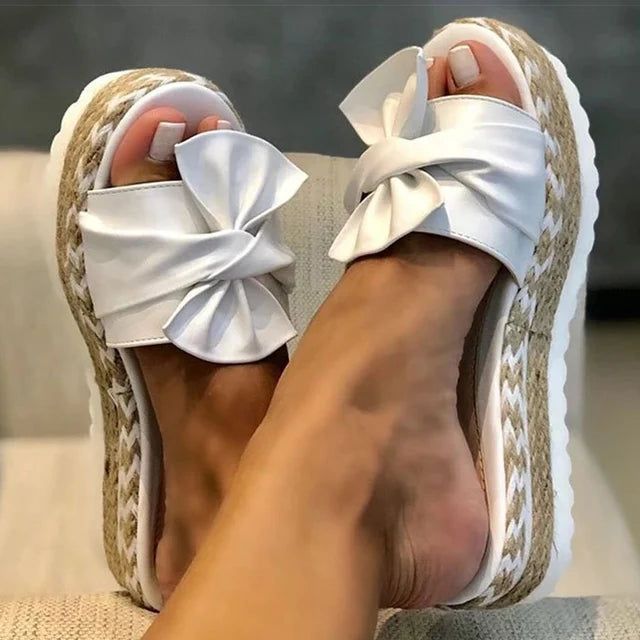 Atara Fliegen-Sandalen
