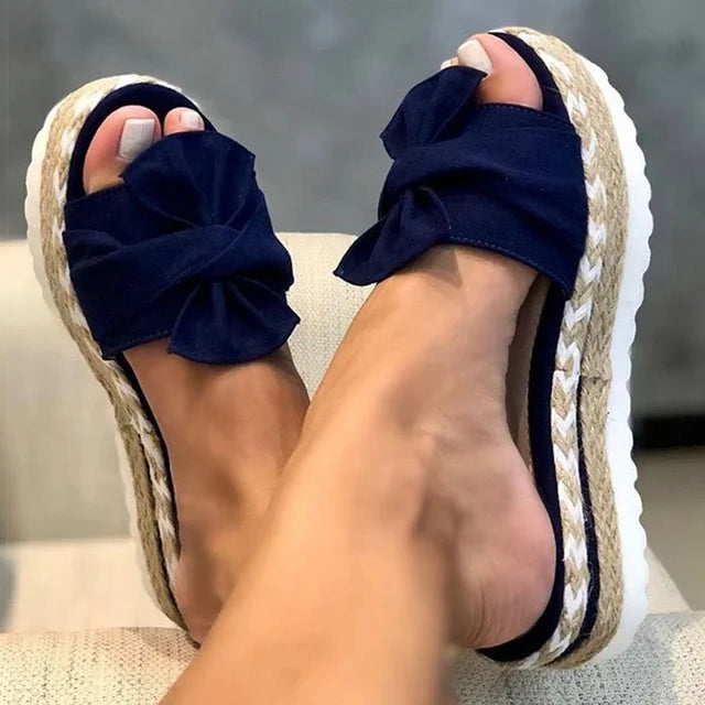 Atara Fliegen-Sandalen