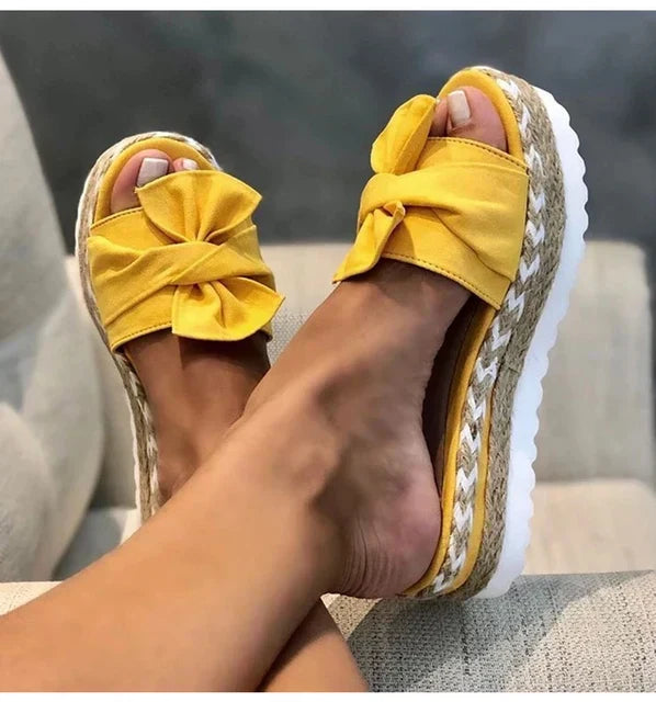 Atara Fliegen-Sandalen