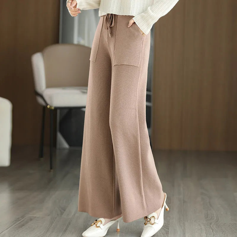 Pantalon De Bureau Nadja En Laine Mérinos Pure Avec Grandes Poches Avant Affinant La Silhouette