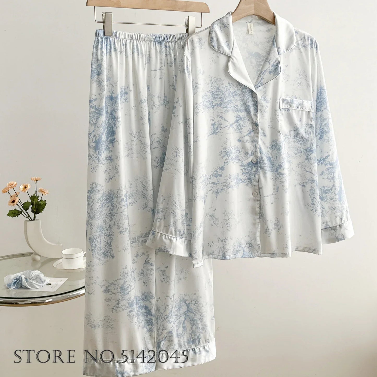 Ensemble Pyjama Satin Floral Sweet Blossom Avec Col Revers Manches Longues Poches Frontales Pantalon Élastiqué