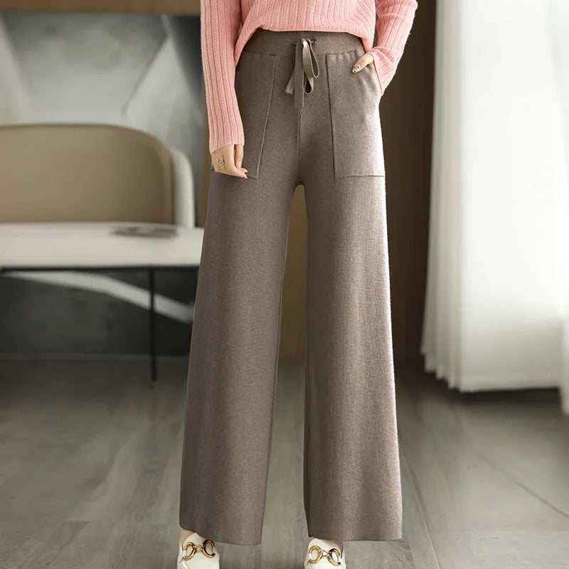 Pantalon De Bureau Nadja En Laine Mérinos Pure Avec Grandes Poches Avant Affinant La Silhouette