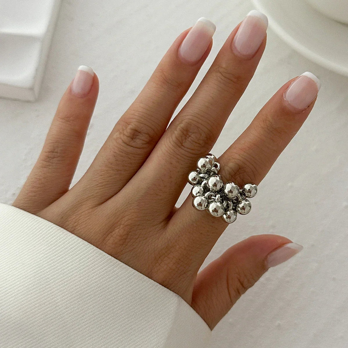 Bague Jingleball À Boules Métalliques Ajustable Et Ouverte Grosse Mais Légère Pour Un Style Distinctif