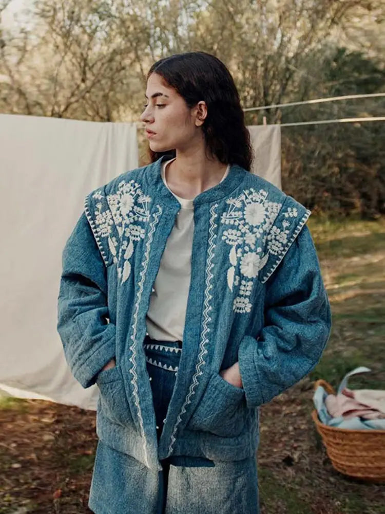 Veste Femme Broderie Florale Col Rond Manches Longues Coupe Droite Amawinc Élégante