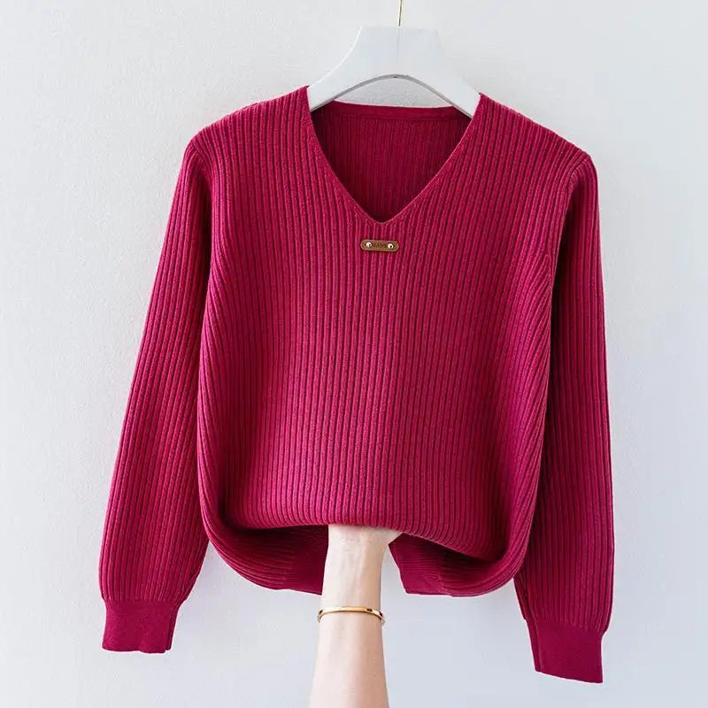 Pull Côtelé Slim en Maille Légère avec Col en V et Détail Charm Minimaliste pour Style Quotidien