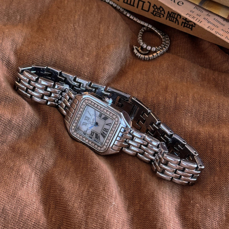 Montre Valencia Avec Cadran Romain Acier Inoxydable Aiguilles Bleues Chaîne Vintage Dorée Fermeture Cachée Or Ou Argent