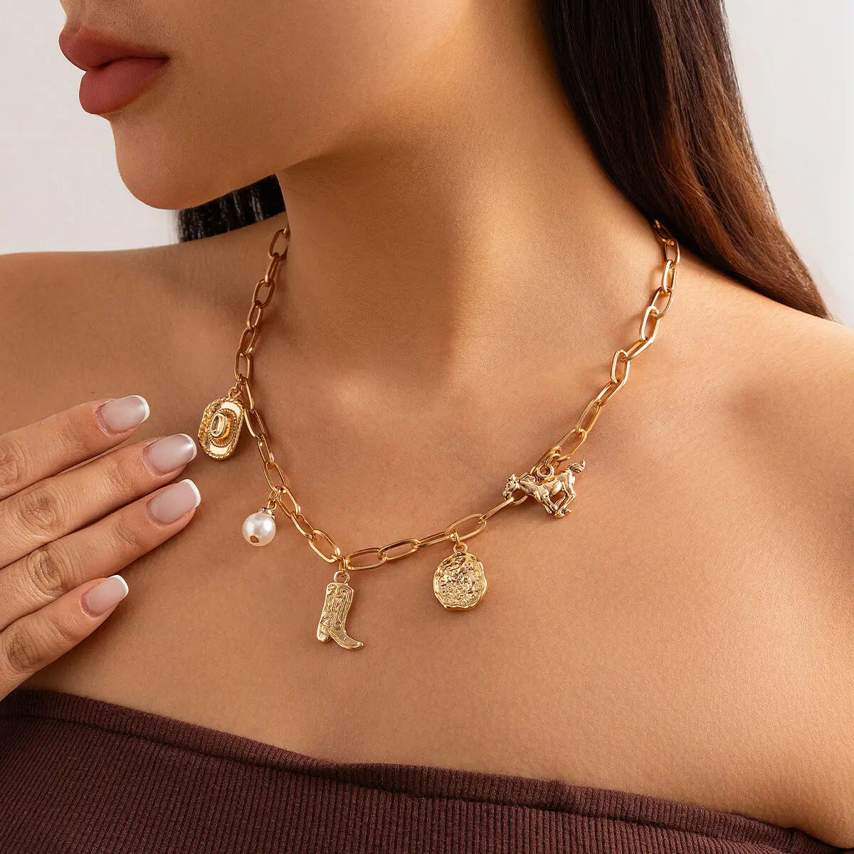 Choker Prairie Dorée Charms Plaquée Or Avec Détails Cowboy Et Chaîne Ajustable Pour Style Western Authentique