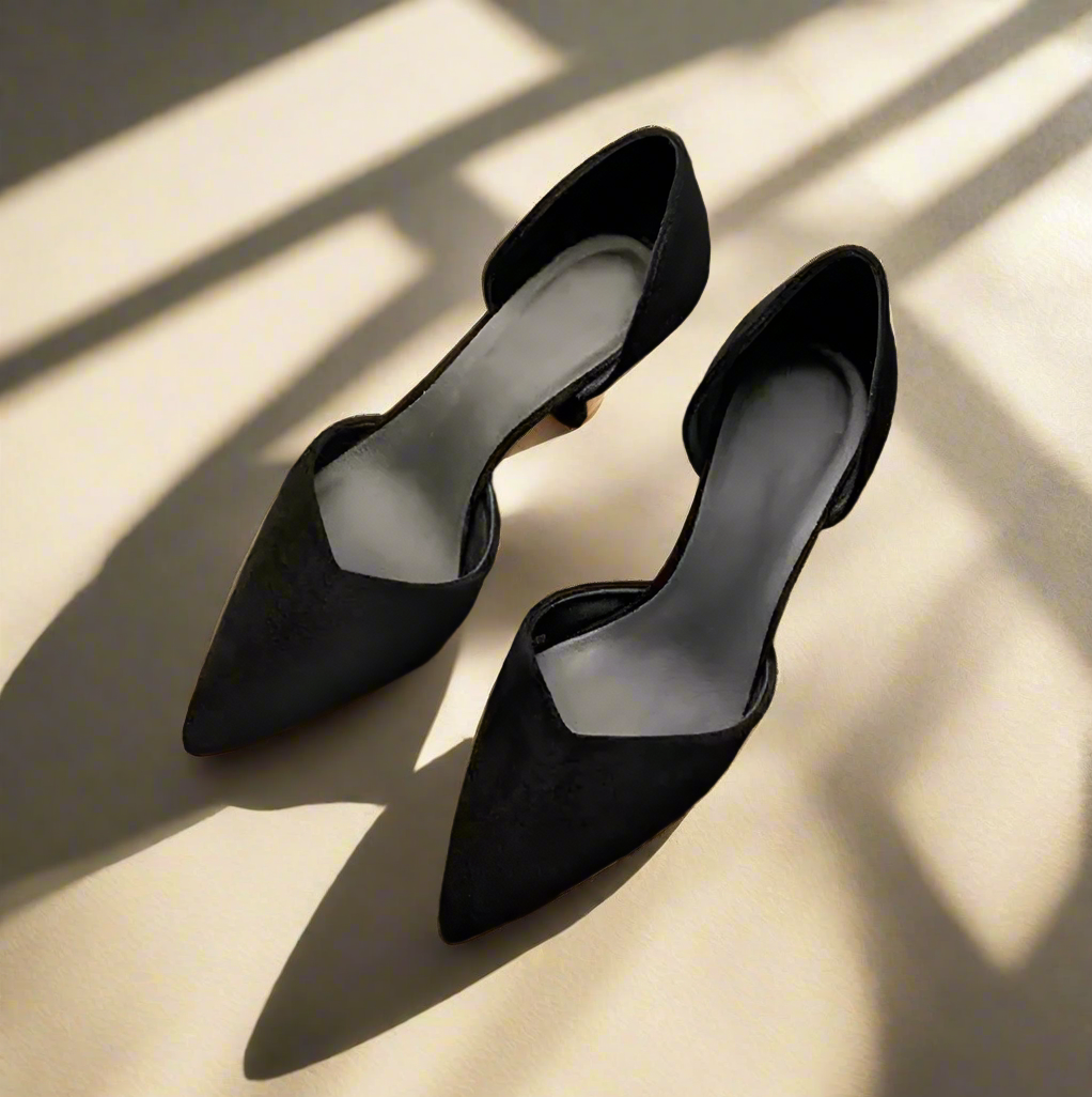 Damen-Absätze im Old-Money-Stil mit offener Seite