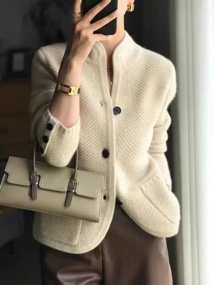 Cardigan Grace Col Montant Court En Tricot Doux Léger Moderne Confortable Et Ajusté Pour Silhouette Flatteuse