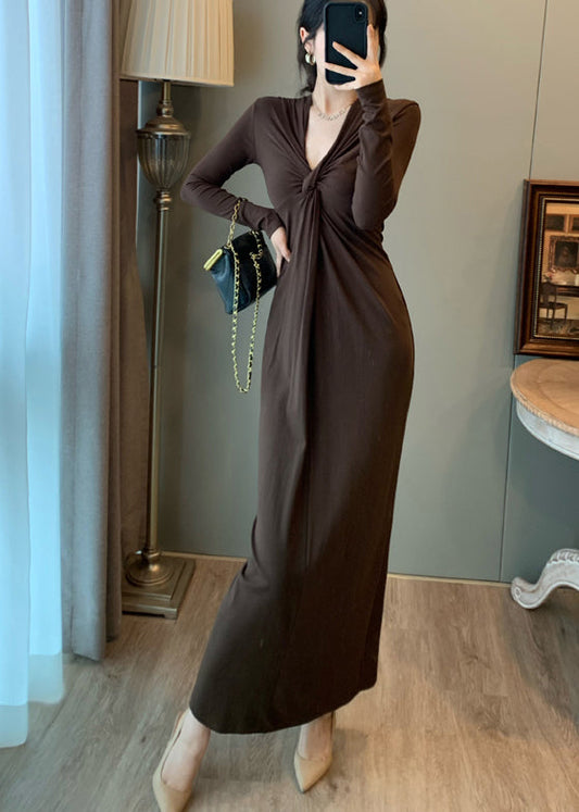 Robe droite en coton froissé à col en V et coupe ajustée, couleur chocolat, automne - Amawinc