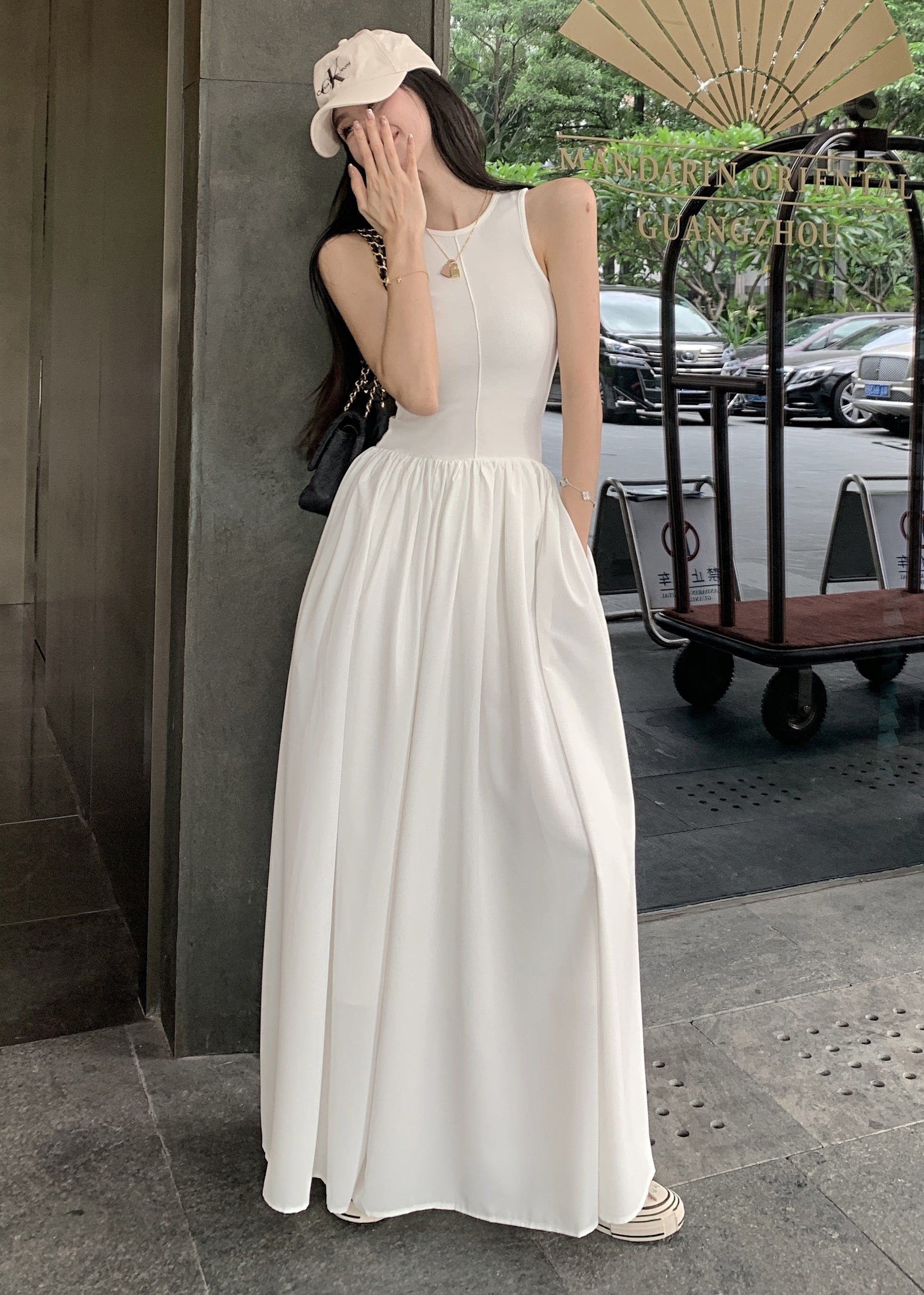 Robe de vacances en coton patchwork blanc coupe slim sans manches - Amawinc