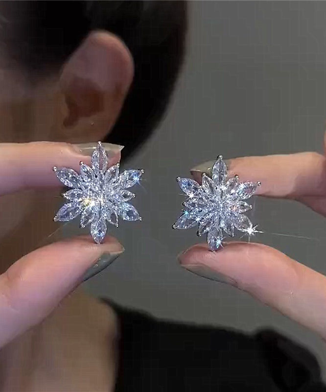 Boucles d'oreilles à tige simples en argent sterling et zircon blanc en forme de flocon de neige - Amawinc