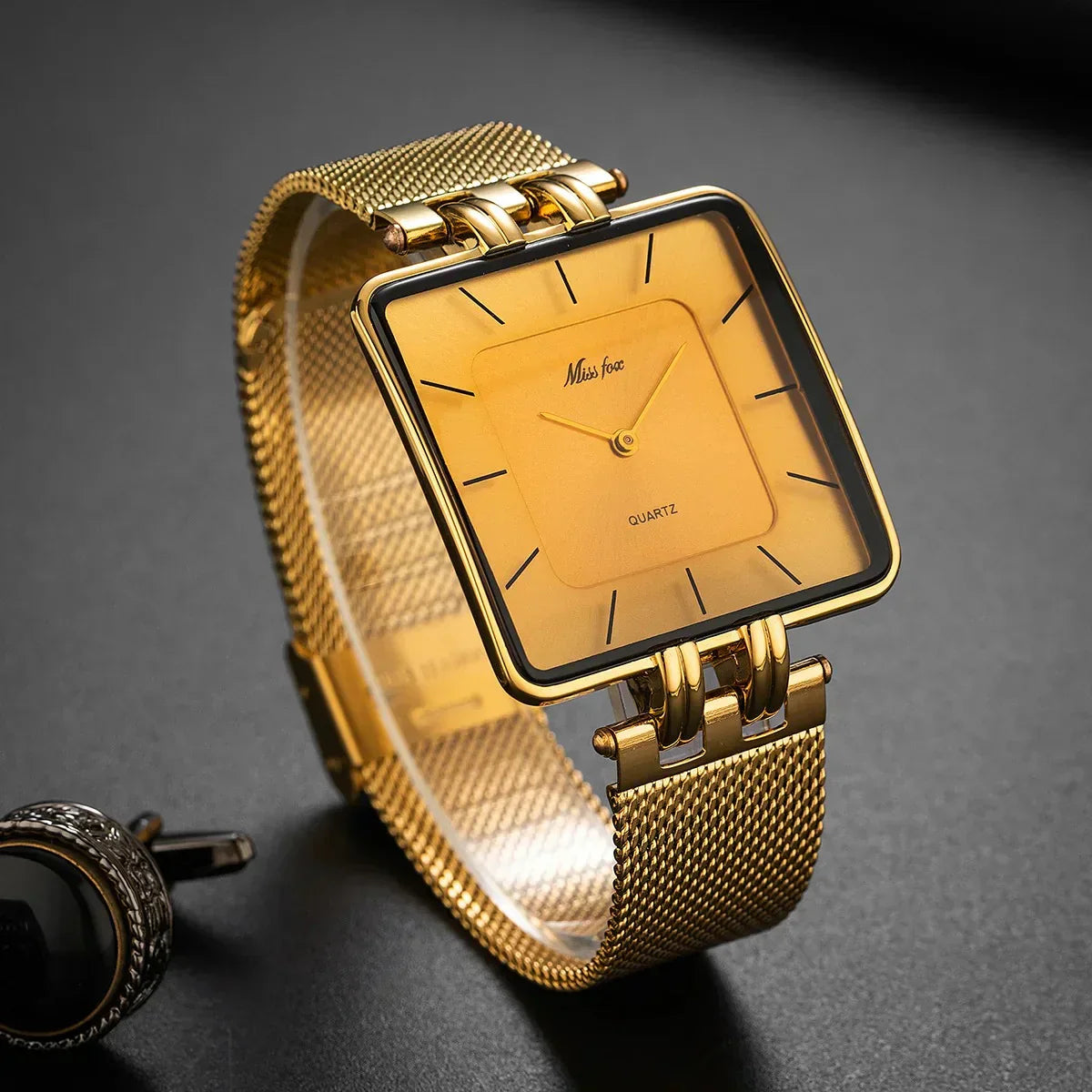 Montre Dorée À Bracelet Maille Brillante Minimaliste Élégante Avec Design Géométrique Raffiné Pour Confiance