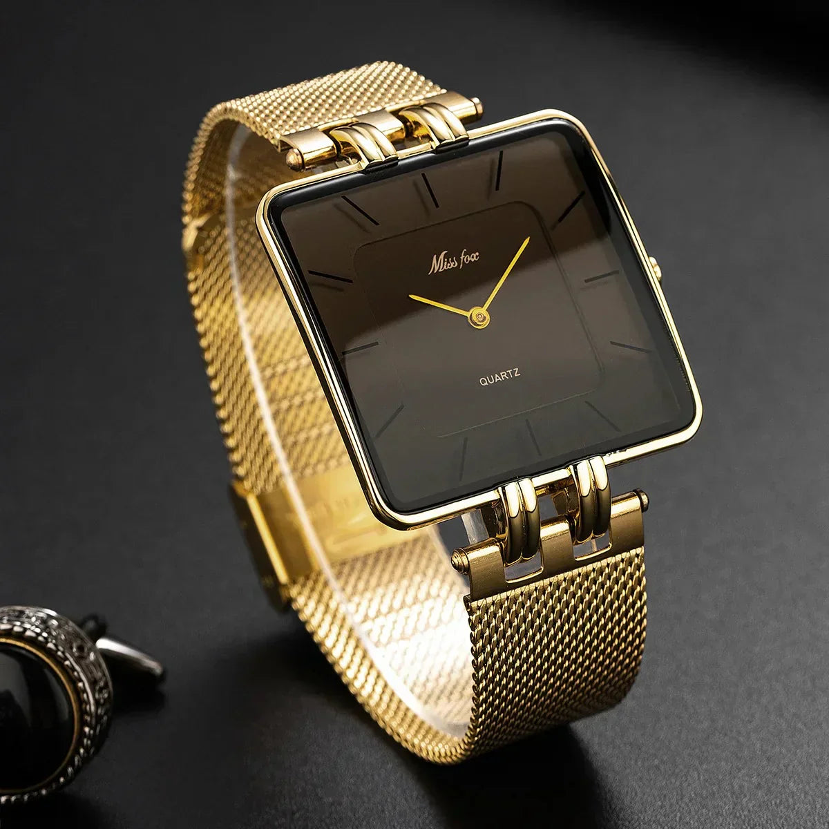 Montre Dorée À Bracelet Maille Brillante Minimaliste Élégante Avec Design Géométrique Raffiné Pour Confiance