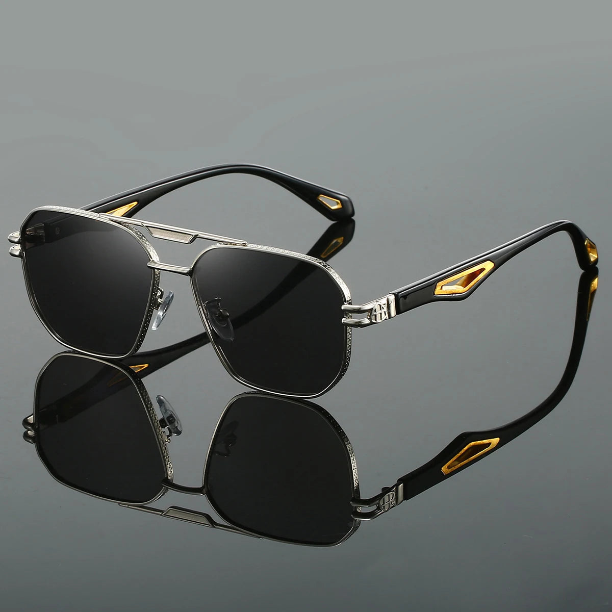 Lunettes de Soleil Stratos Luxe Aviateurs en Métal Sculpté avec Incrustations Dorées et Lentilles UV400