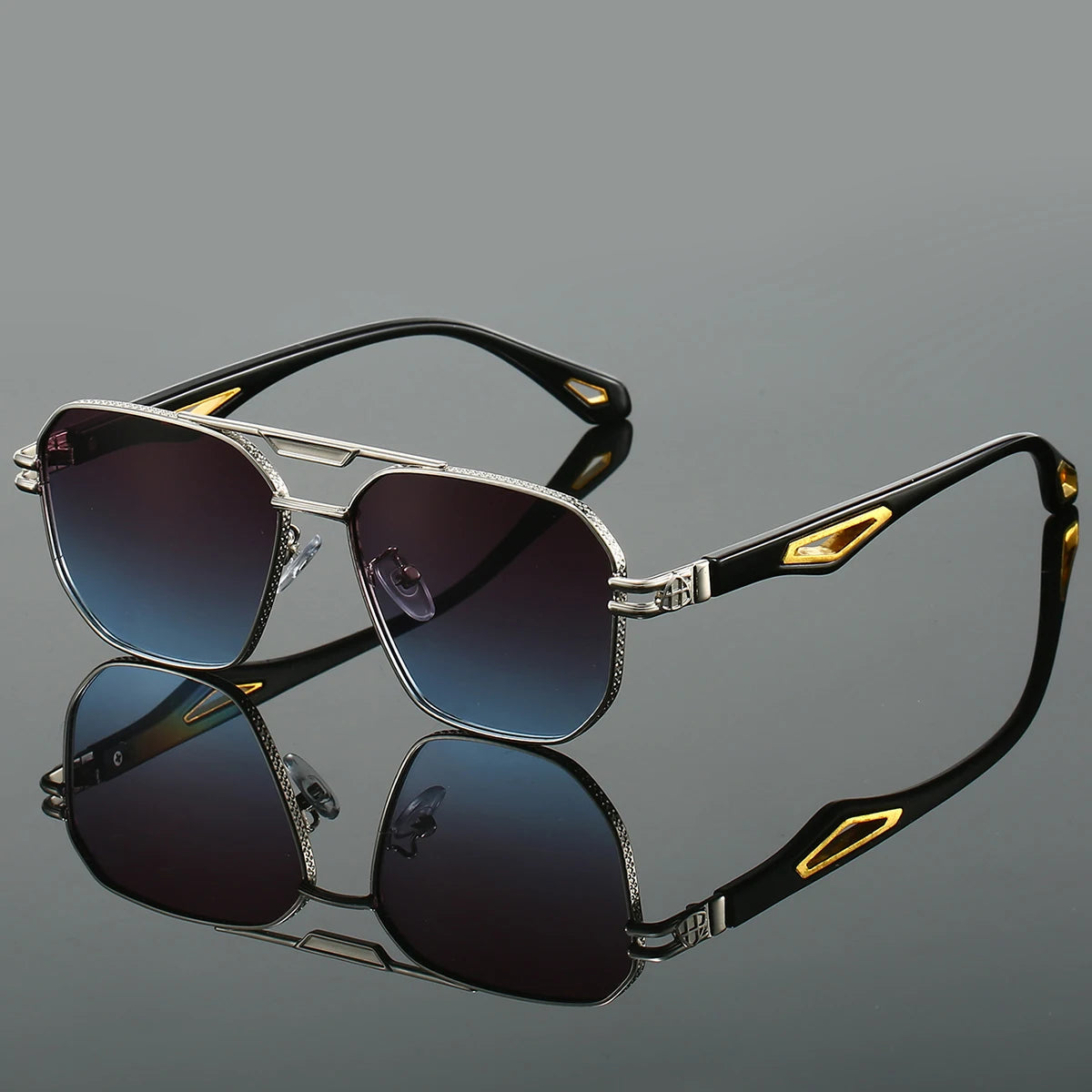 Lunettes de Soleil Stratos Luxe Aviateurs en Métal Sculpté avec Incrustations Dorées et Lentilles UV400