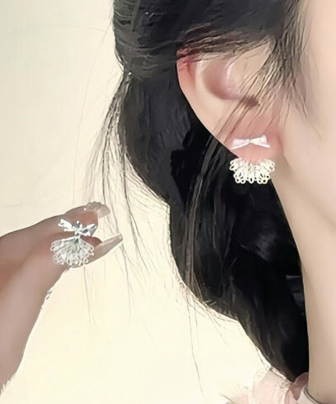 Boucles d'oreilles à tige en argent sterling avec nœud en dentelle et soie - Amawinc
