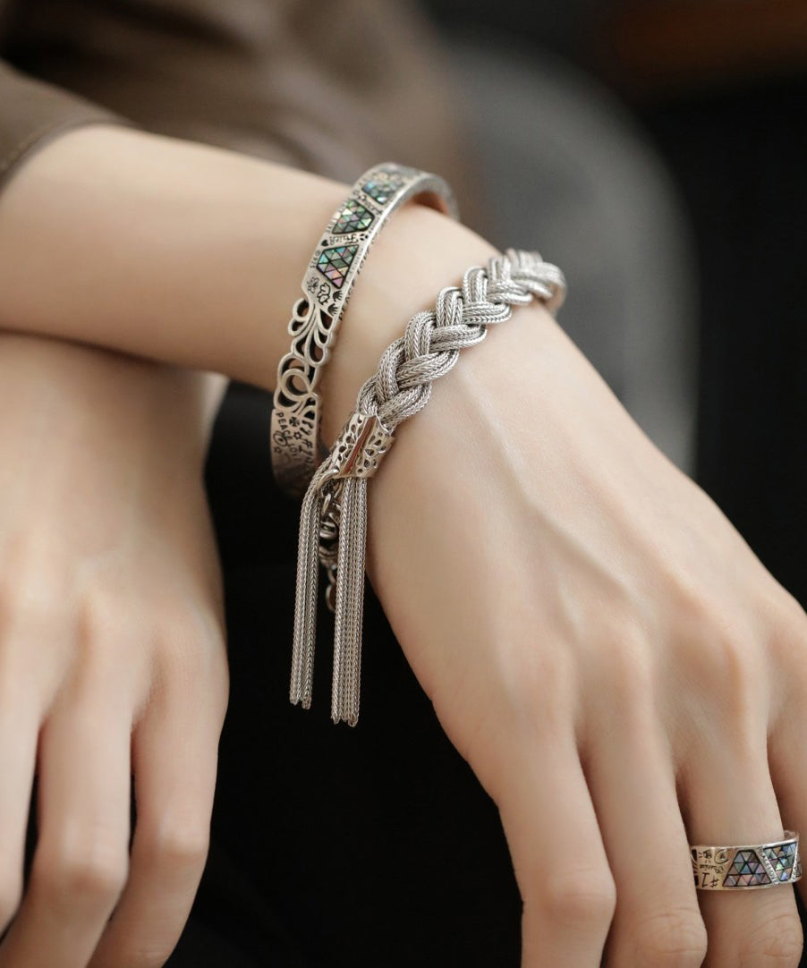Bracelet à breloques en argent sterling tissé avec pompon en soie - Amawinc