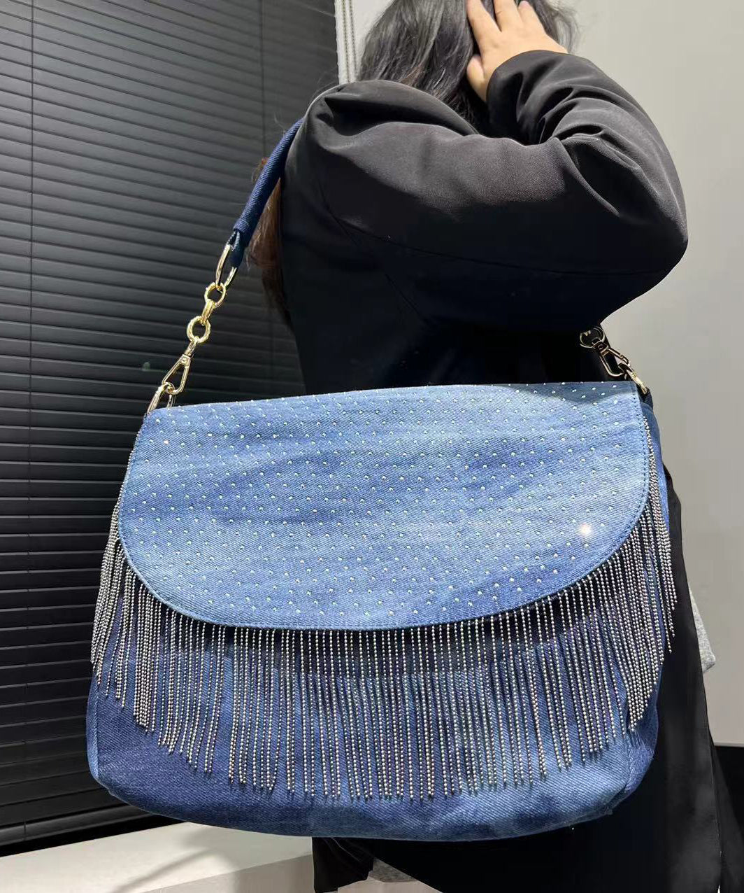 Sacs à bandoulière élégants en denim bleu avec pompons et zircons - Amawinc