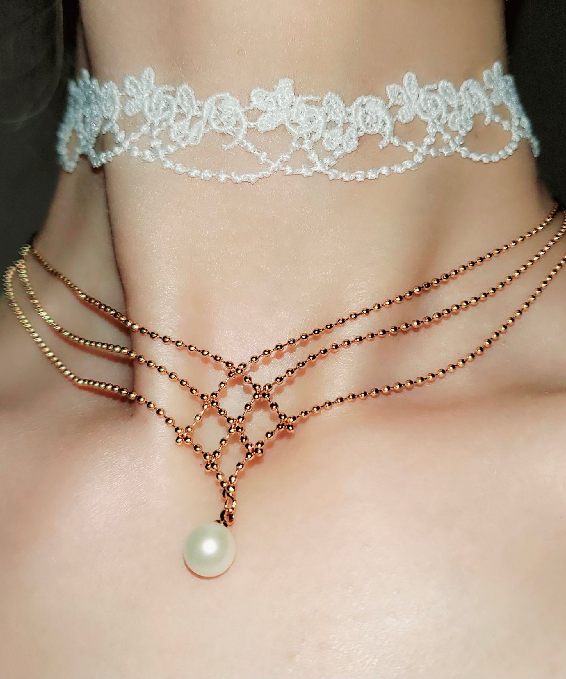 Collier élégant avec pendentif multicouche en or 14 carats et perles - Amawinc