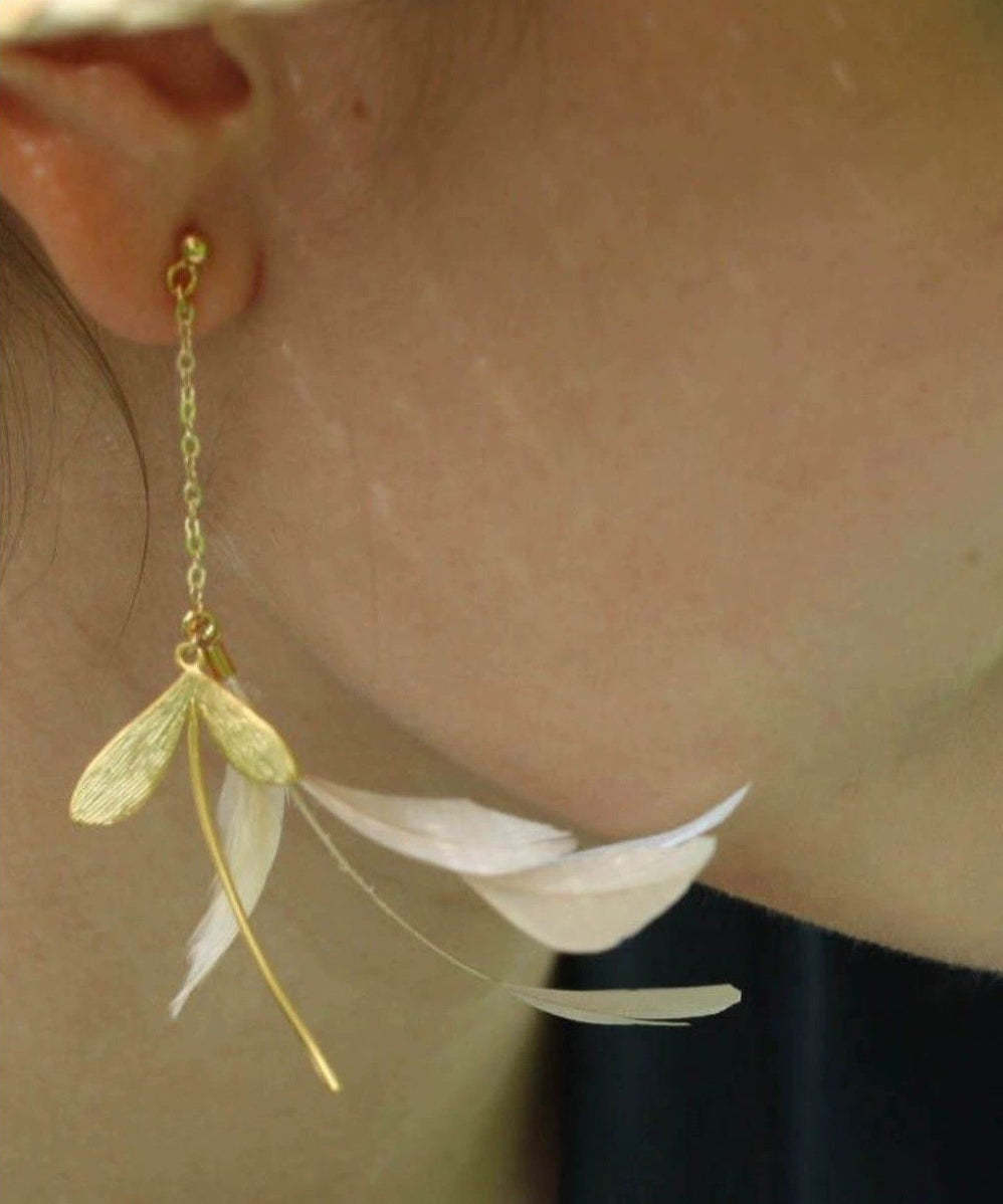 Boucles d'oreilles pendantes élégantes en forme de plume surdorée en cuivre doré - Amawinc