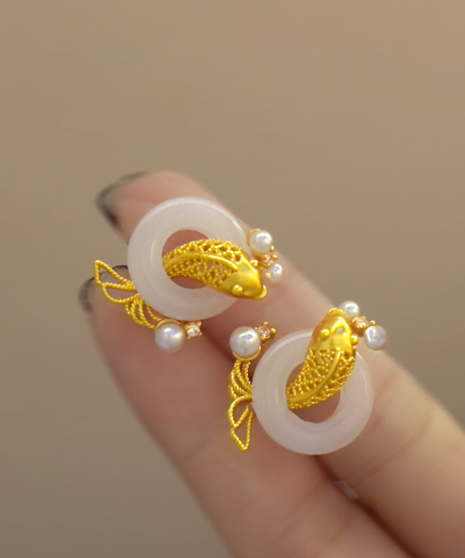 Boucles d'oreilles créoles élégantes en argent sterling doré et perles de jade brodées de carpes - Amawinc