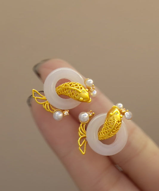 Boucles d'oreilles créoles élégantes en argent sterling doré et perles de jade brodées de carpes - Amawinc