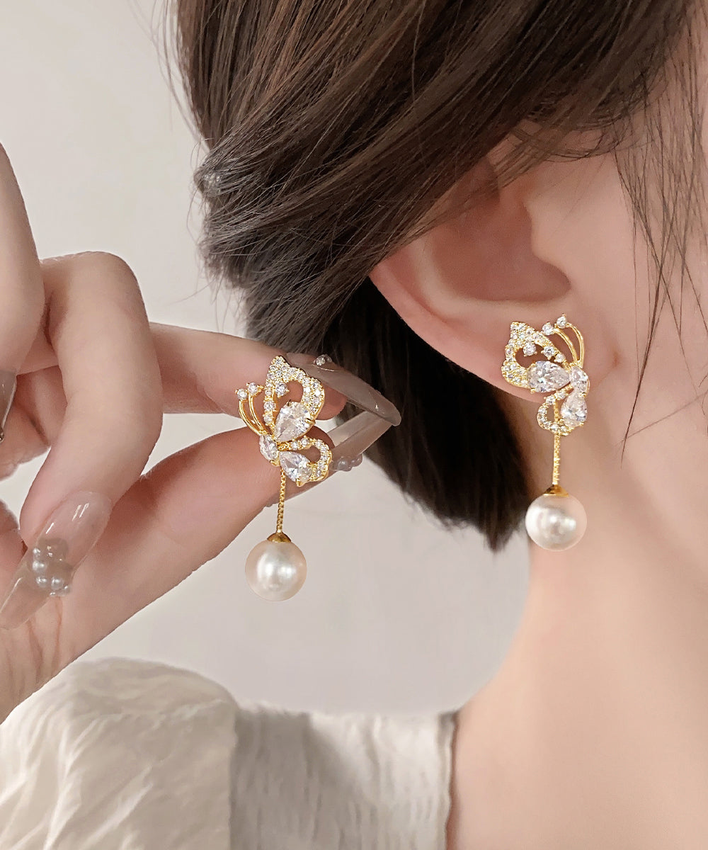 Boucles d'oreilles pendantes élégantes en argent sterling doré et zircons avec perles et papillon - Amawinc